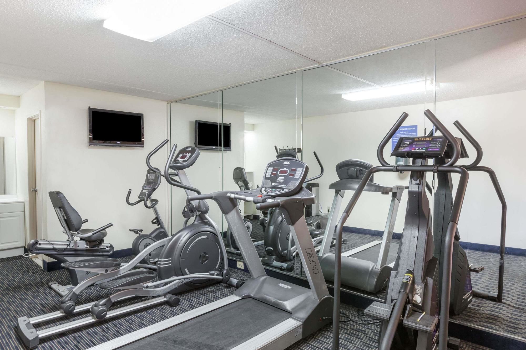 Фото Days Inn by Wyndham Newark Wilmington