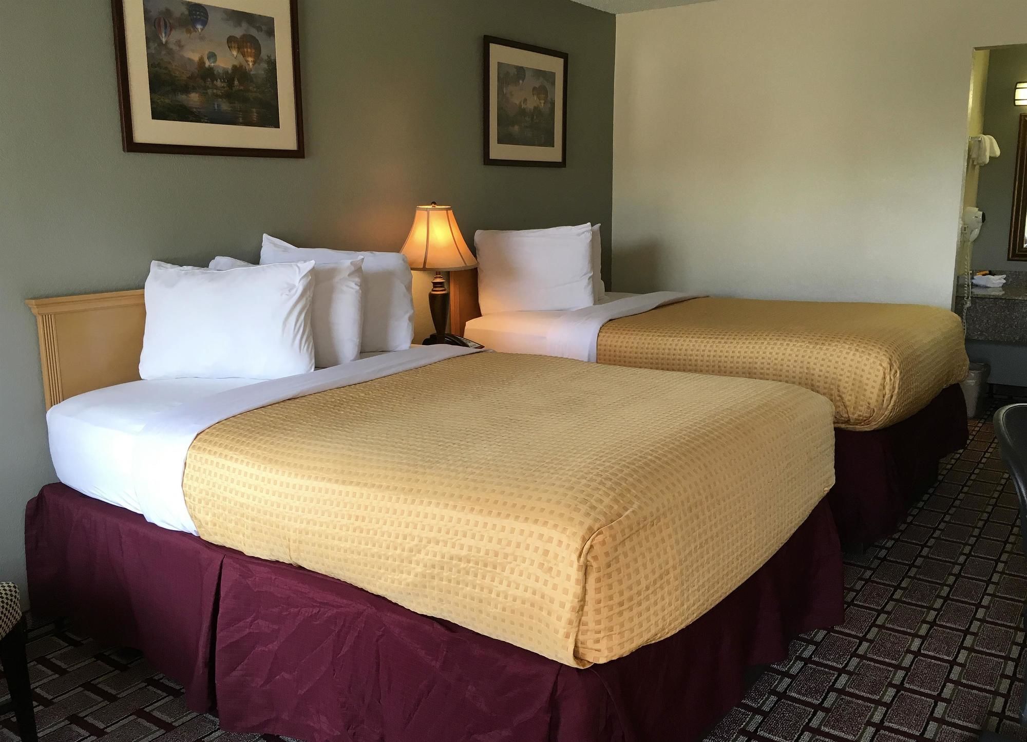 Фото Super 8 by Wyndham Gulfport Biloxi Airport