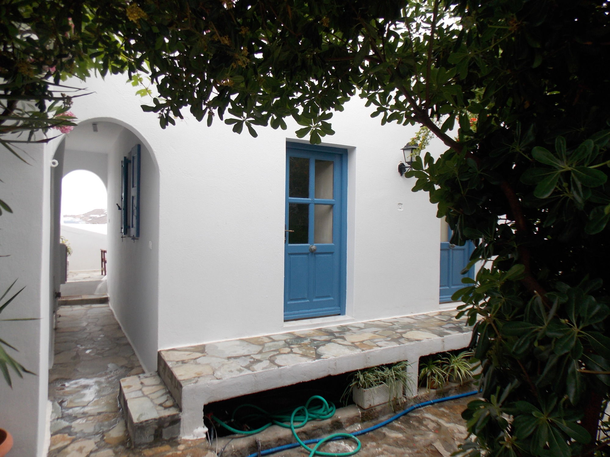 Фото Studios and Suites Rania