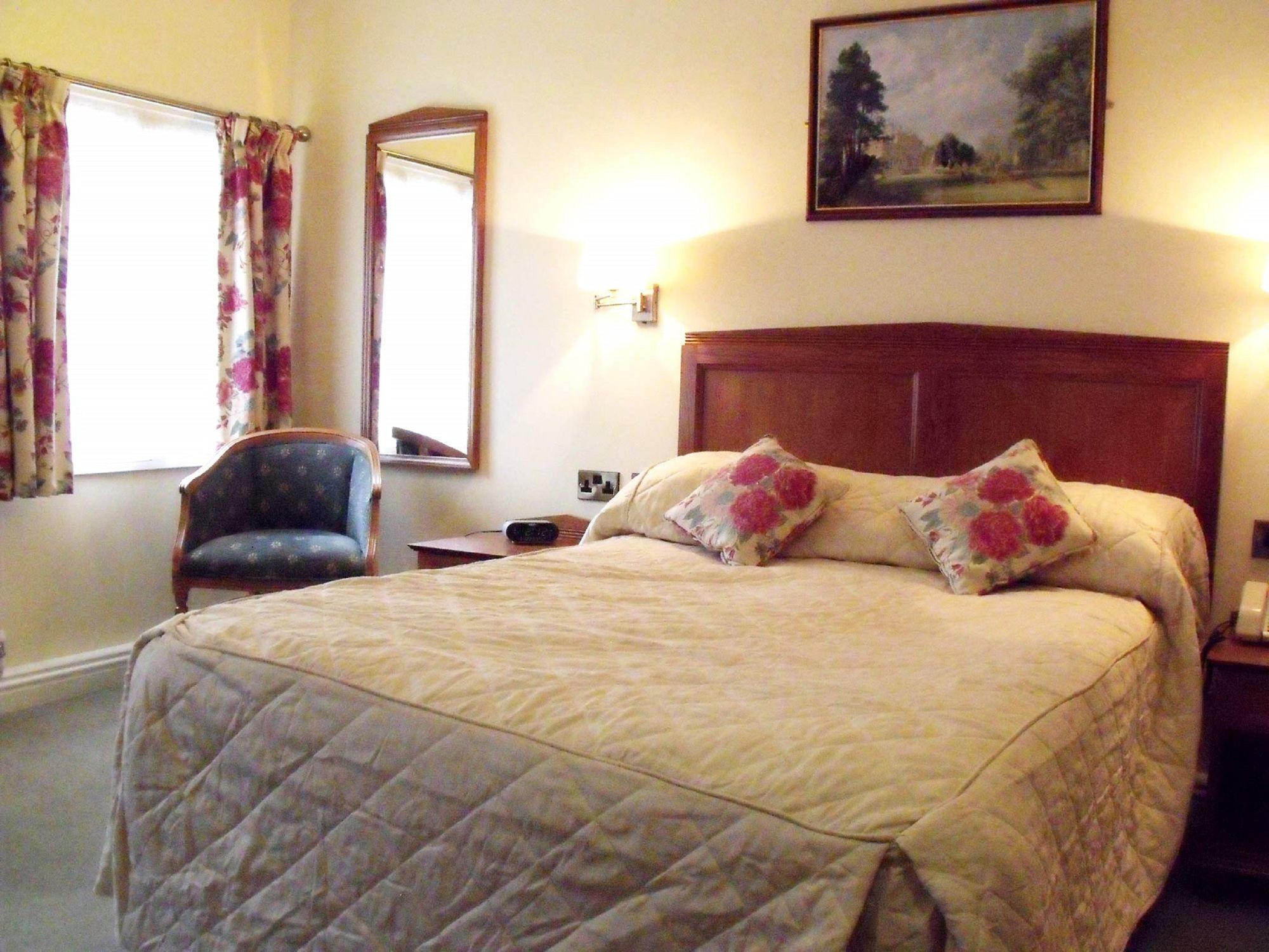 Фото The Feathers Hotel