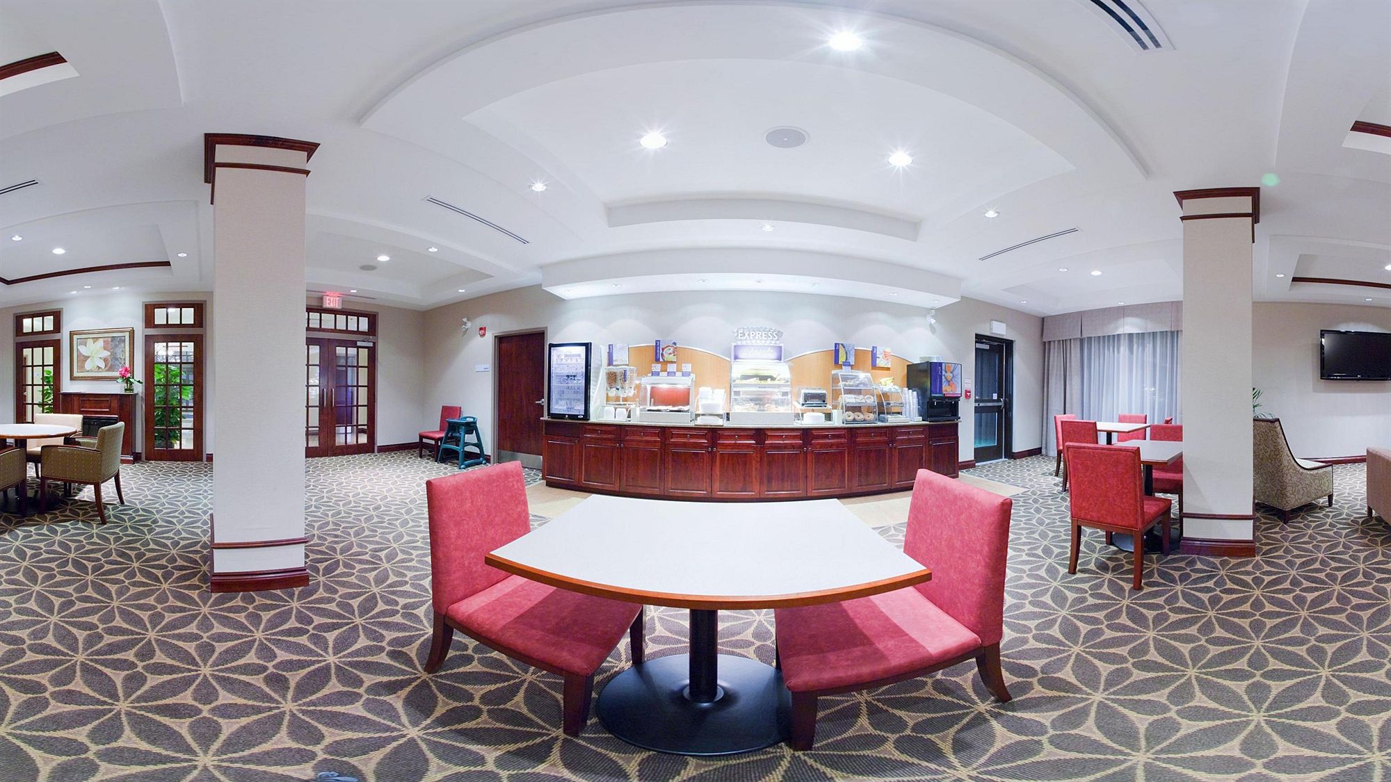Фото Holiday Inn Express & Suites Brockville