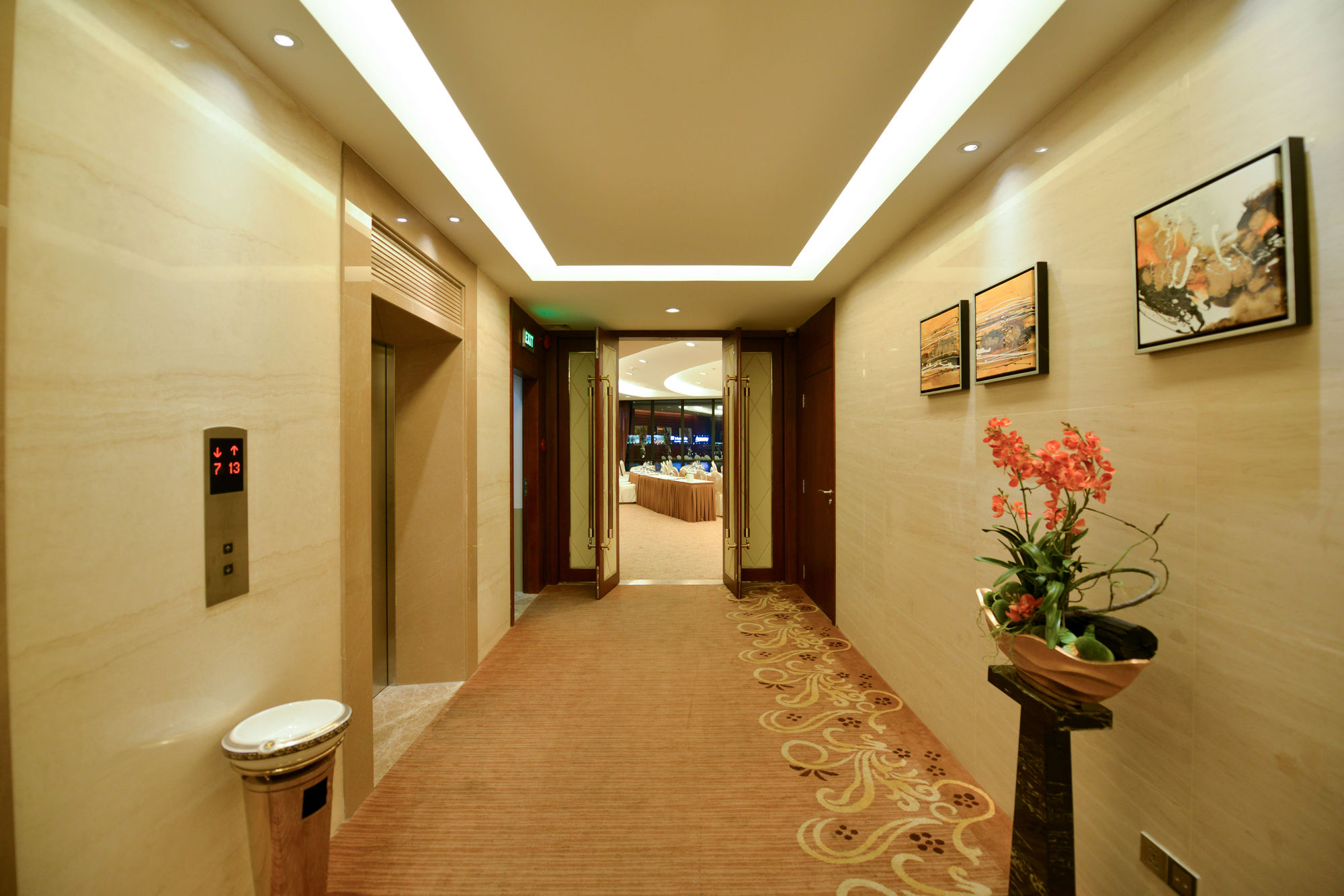 Фото Brilliant Hotel