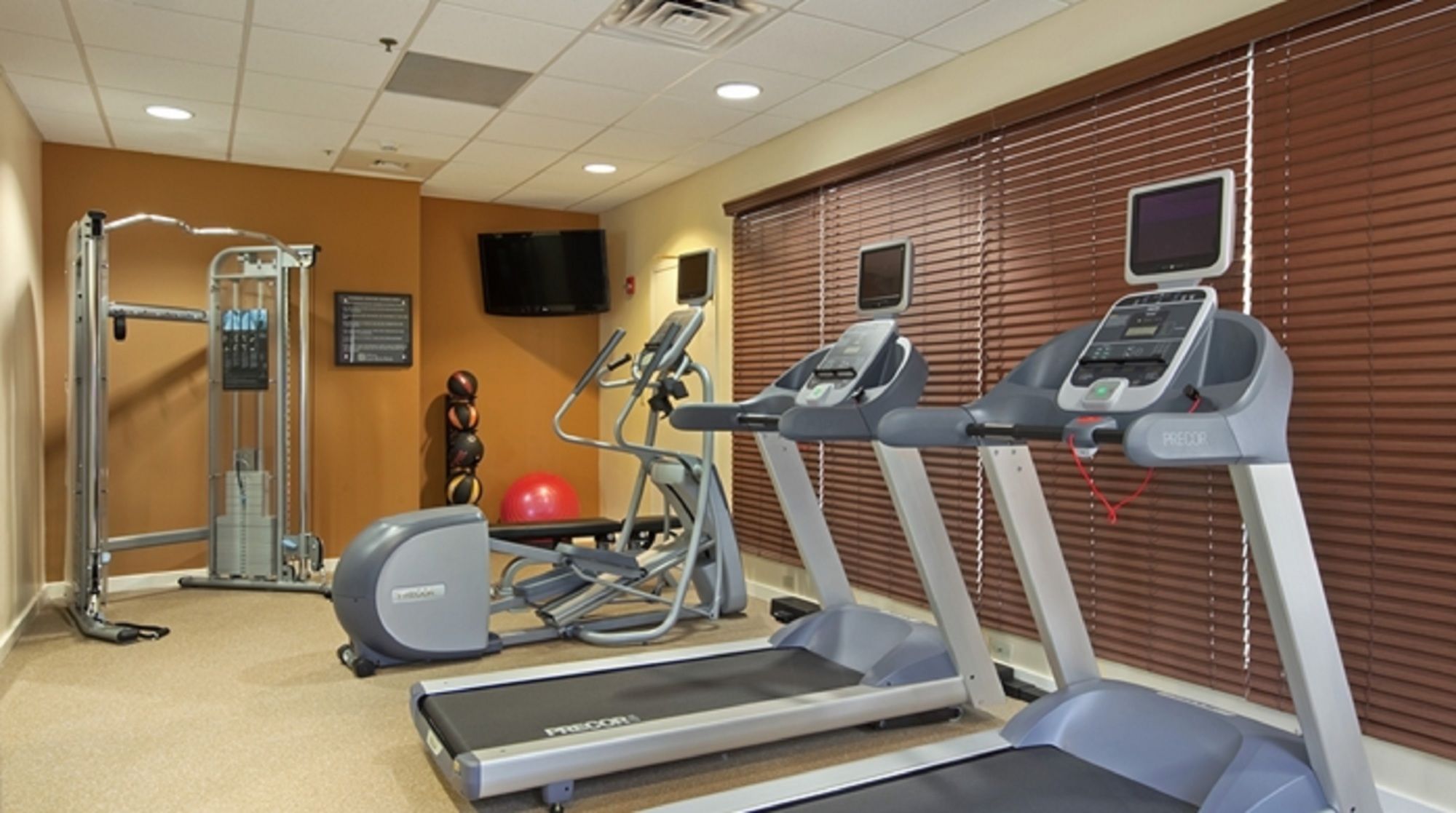 Фото Hilton Garden Inn Hoffman Estates