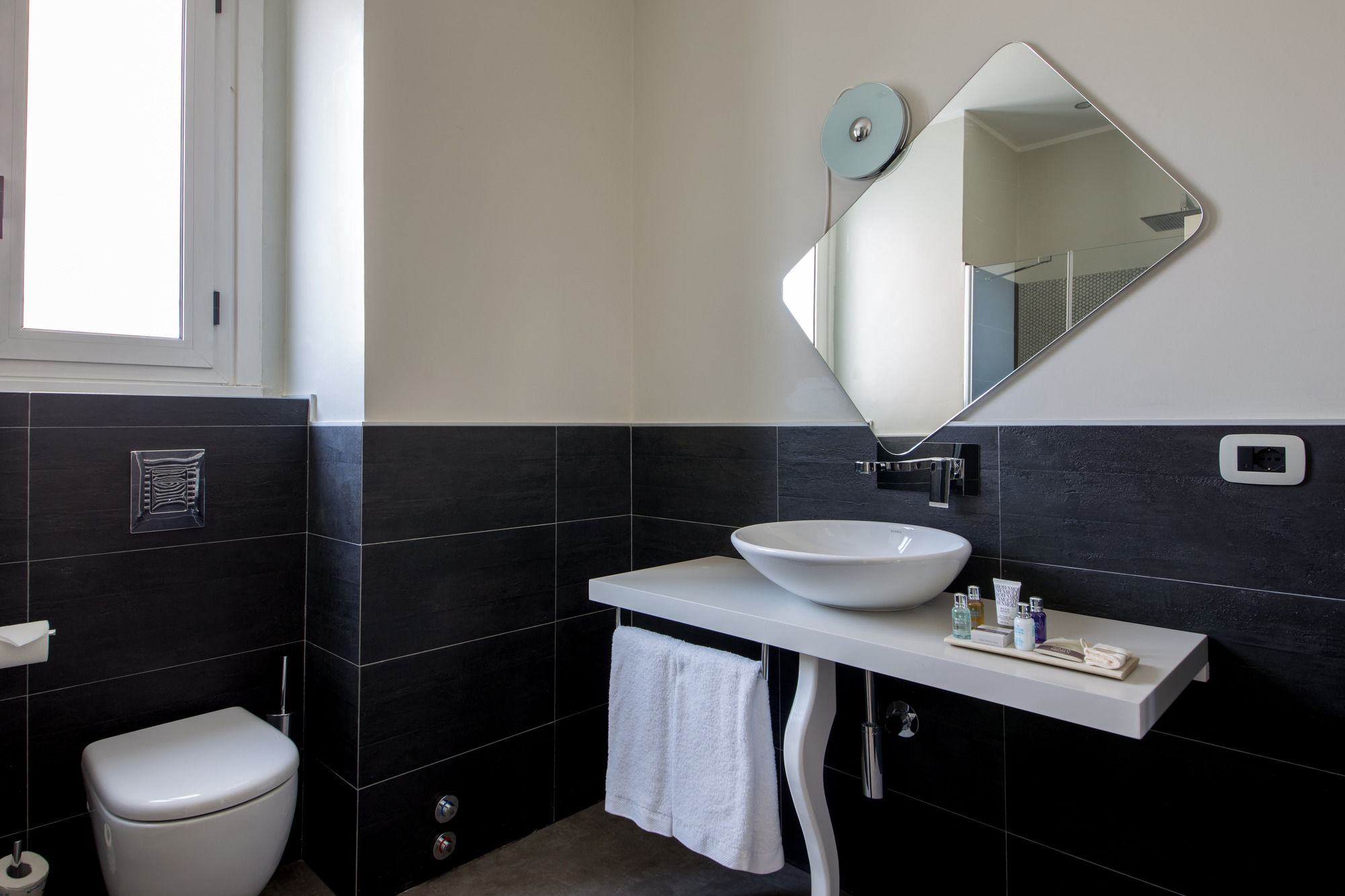 Фото Montenapoleone Suites