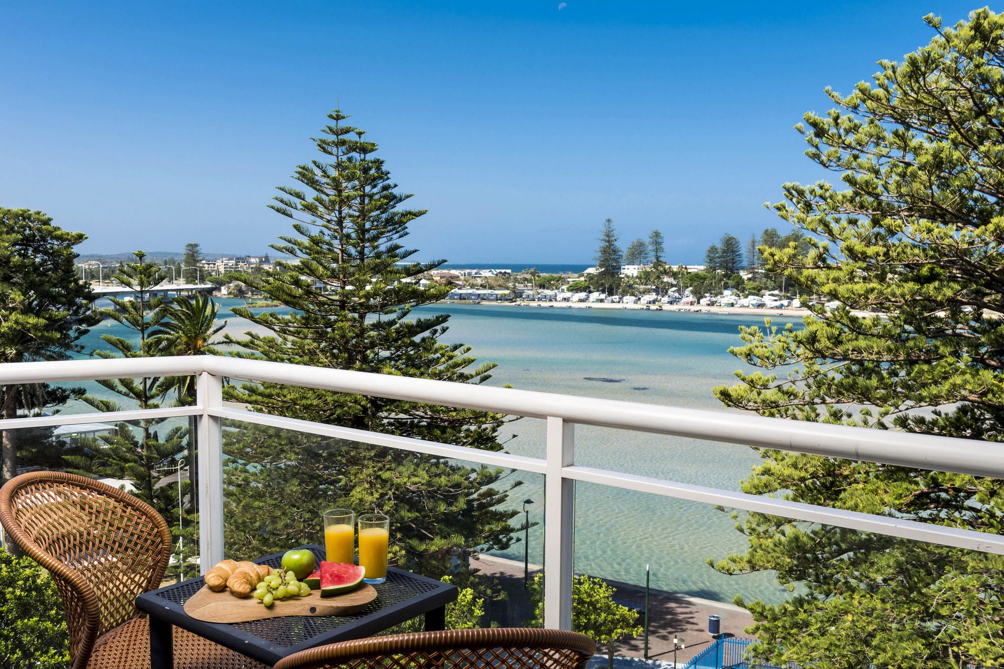 Фото Oaks Waterfront Resort