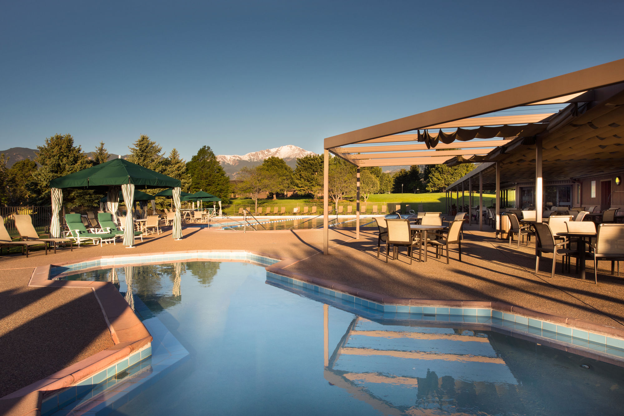 Фото Garden of the Gods Resort and Club