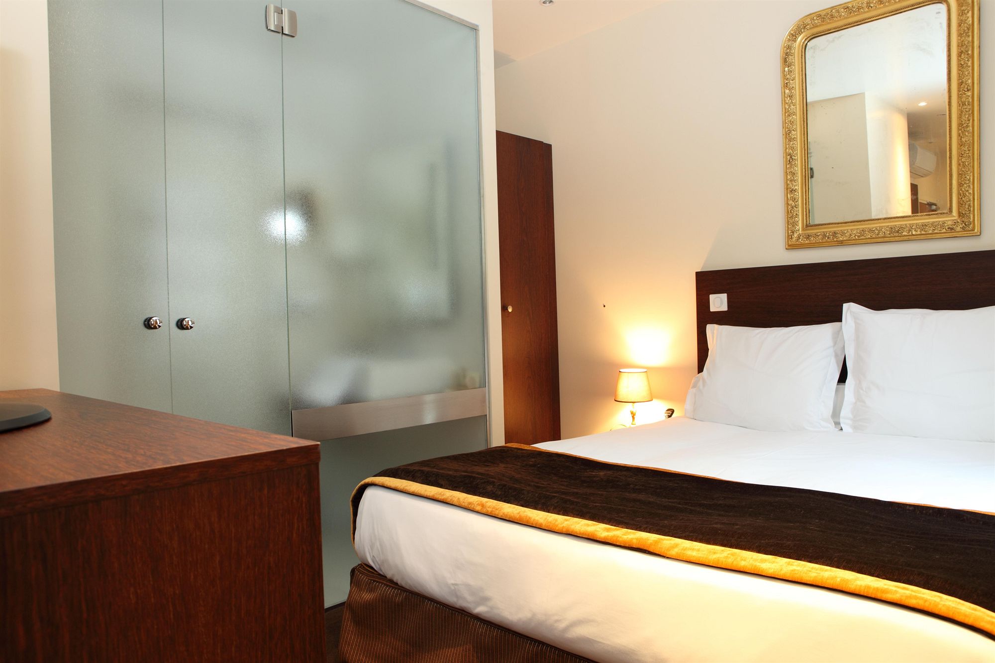 Фото Queens Boutique Hotel