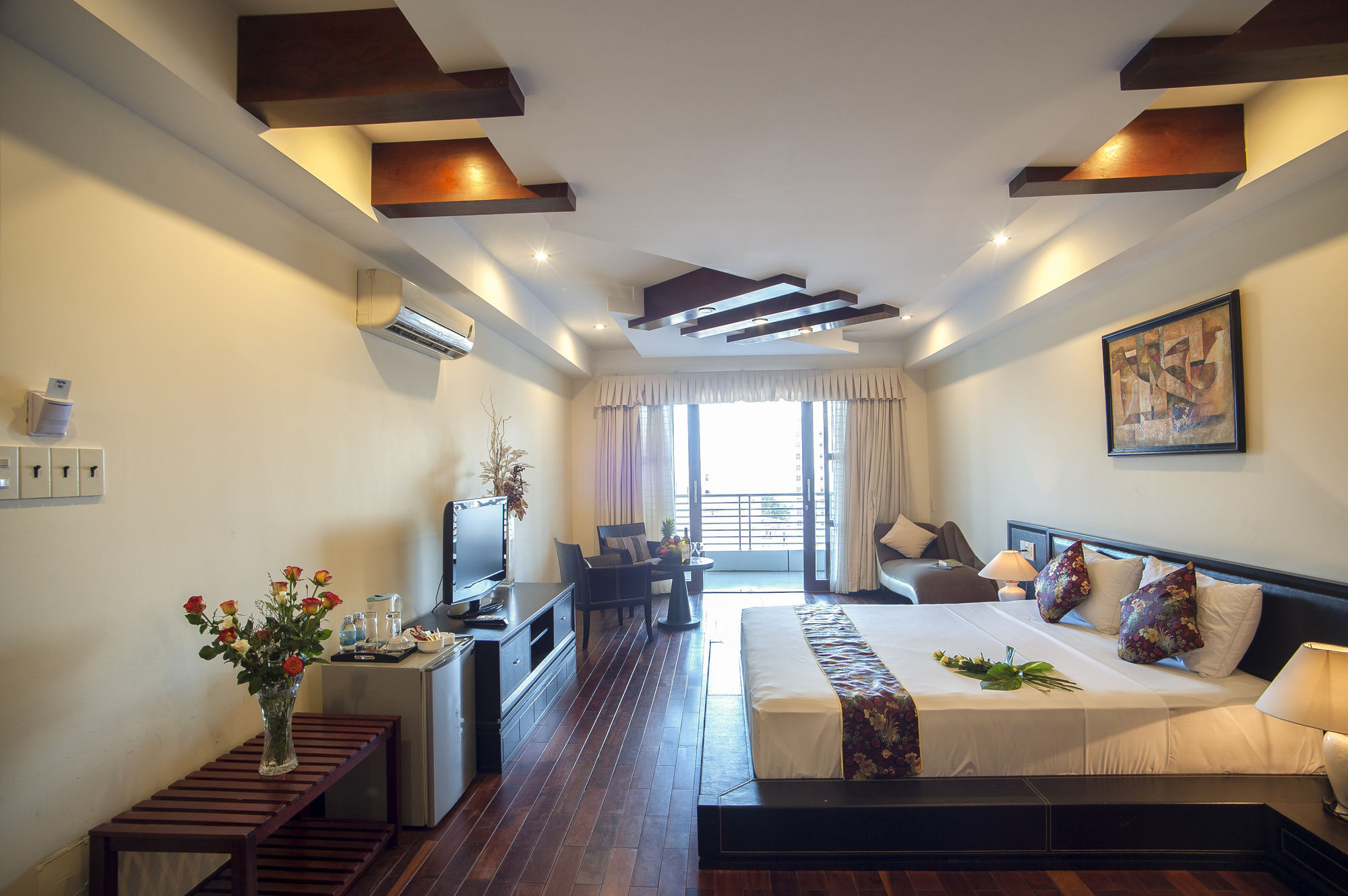 Фото The Summer Hotel