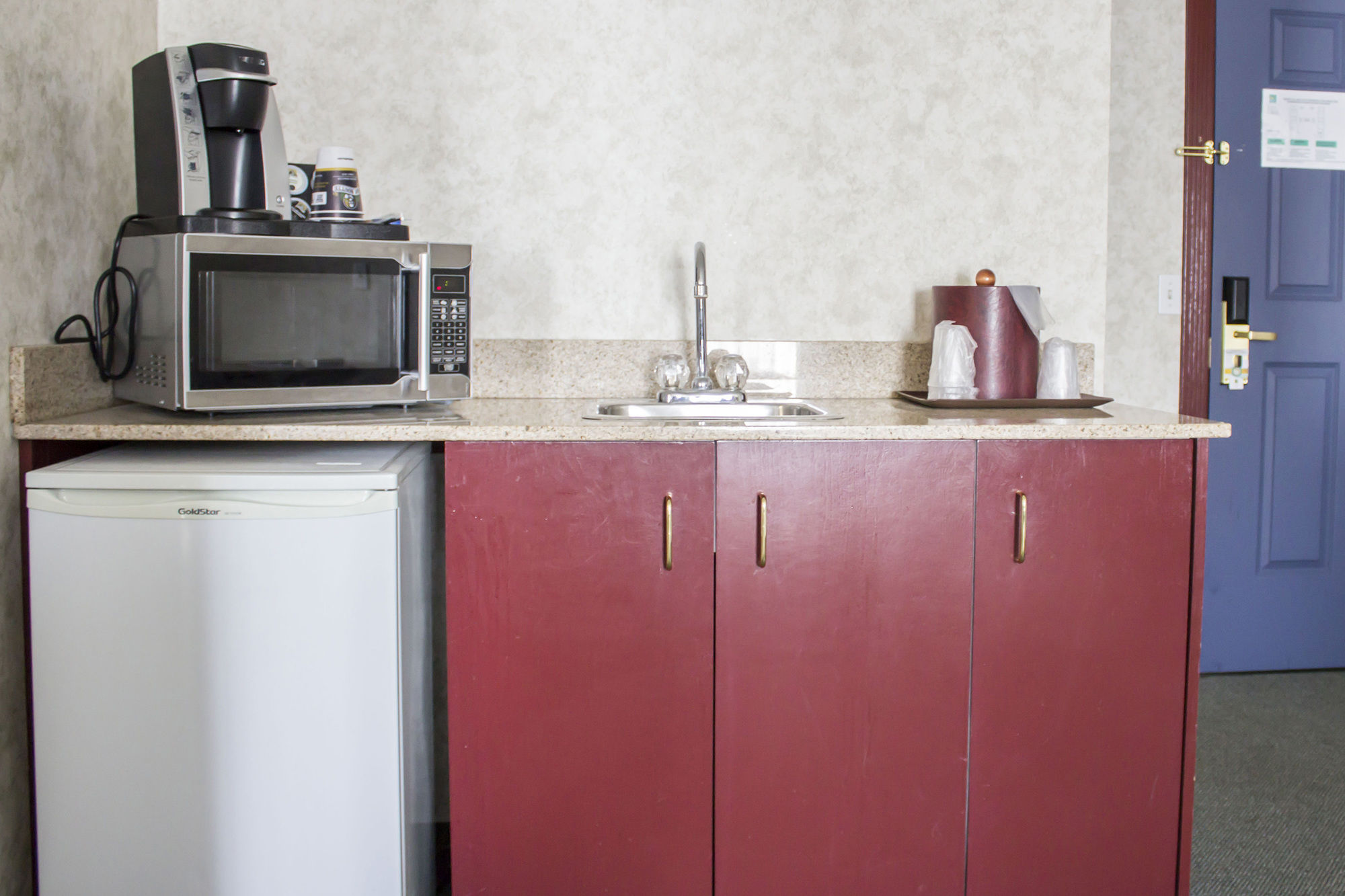 Фото Ramada by Wyndham Nisku Edmonton Airport