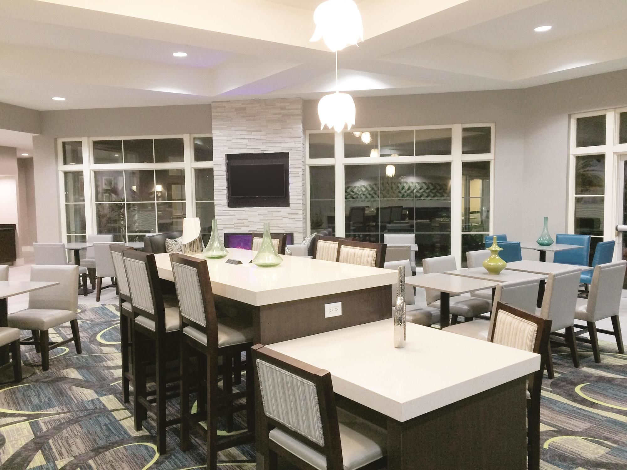 Фото La Quinta Inn & Suites by Wyndham Orlando Lake Mary