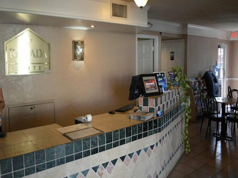 Фото Days Inn Tucson City Center