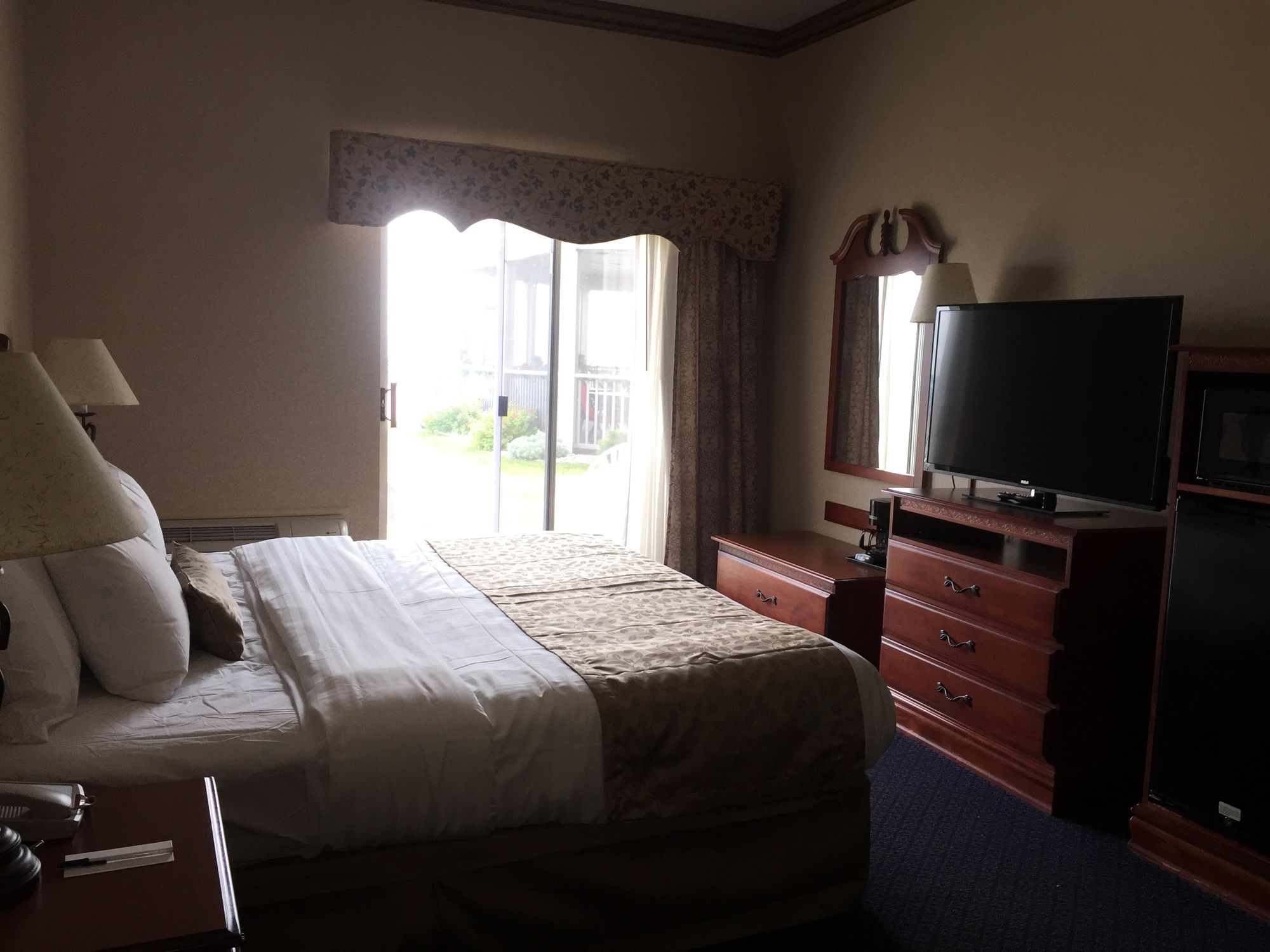 Фото Lakeside Resort and Conference Center