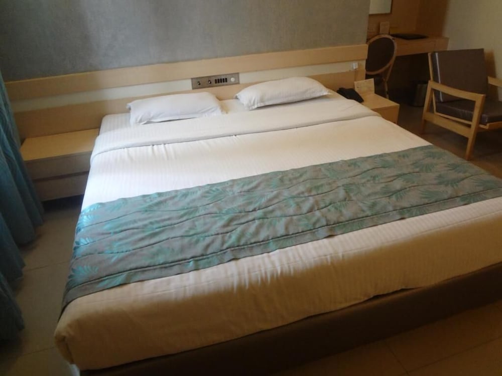 Фото Diplomat Hotel