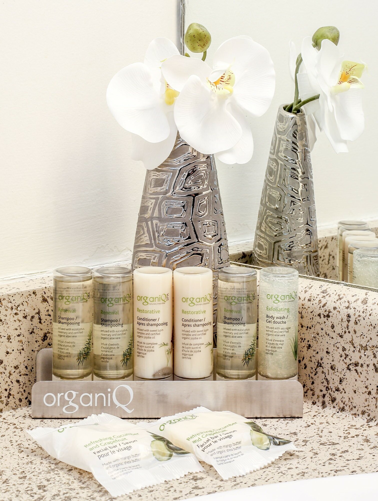 Фото Canada Suites - 832 Bay St