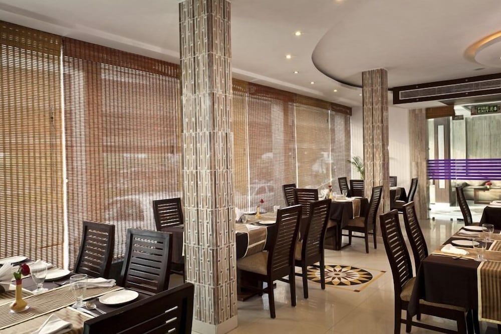 Фото Hotel Saptagiri