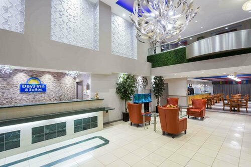 Гостиница Days Inn & Suites by Wyndham Fort Myers Near JetBlue Park