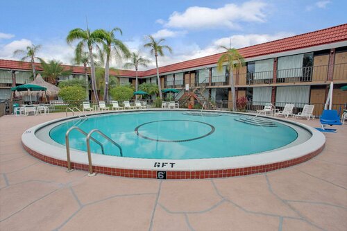 Гостиница Days Inn by Wyndham Clearwater/Gulf to Bay в Клируотере