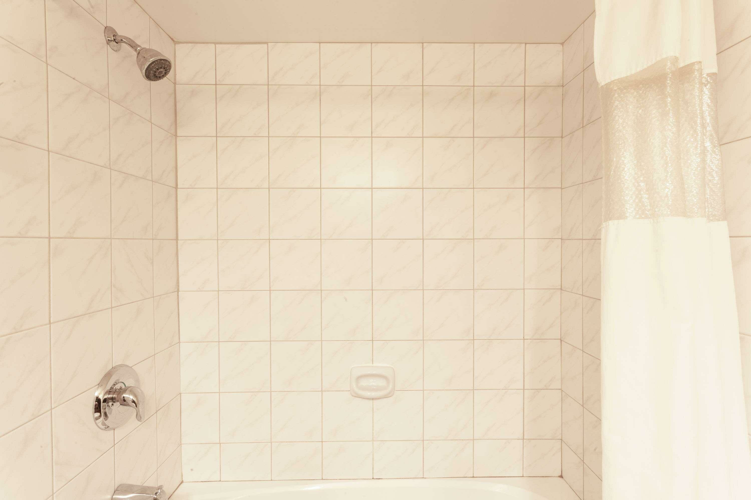 Фото Knights Inn Toronto East