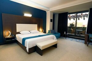 Гостиница Atana Hotel Tehran