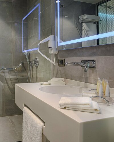 Гостиница Tav Airport Hotel Izmir в Газиэмире