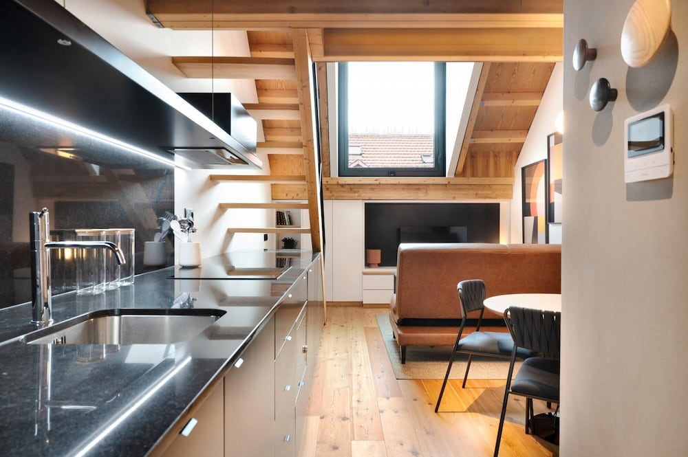 Фото Elegant Downtown Apartment