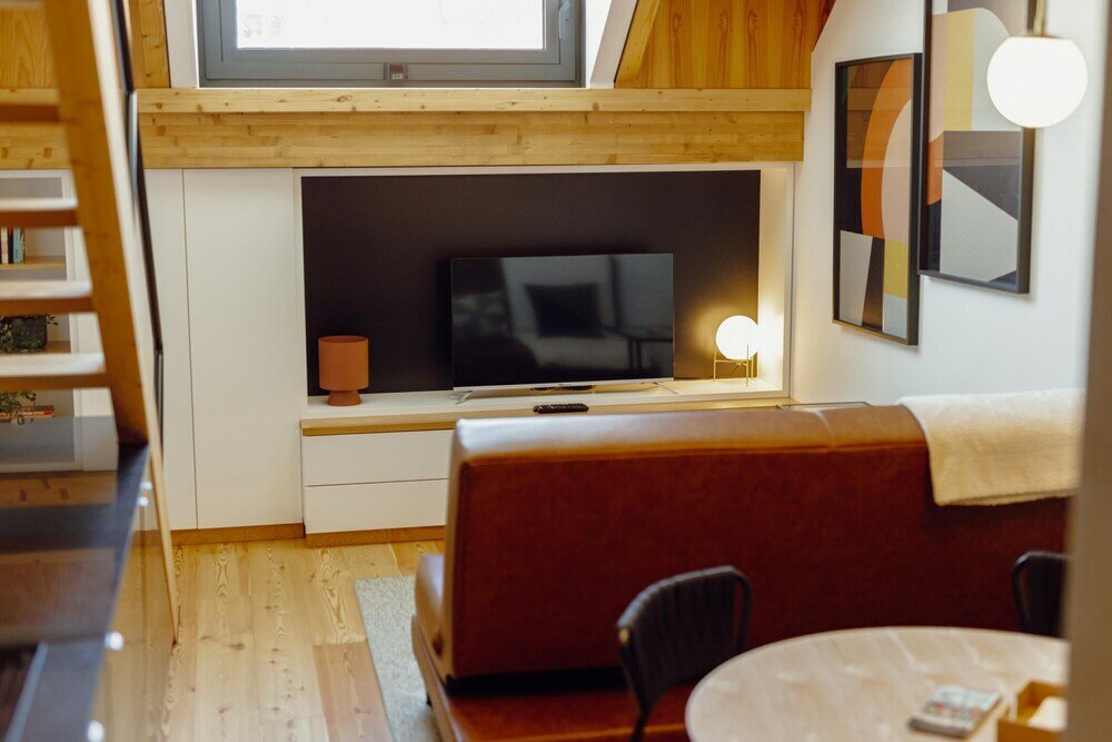 Фото Elegant Downtown Apartment