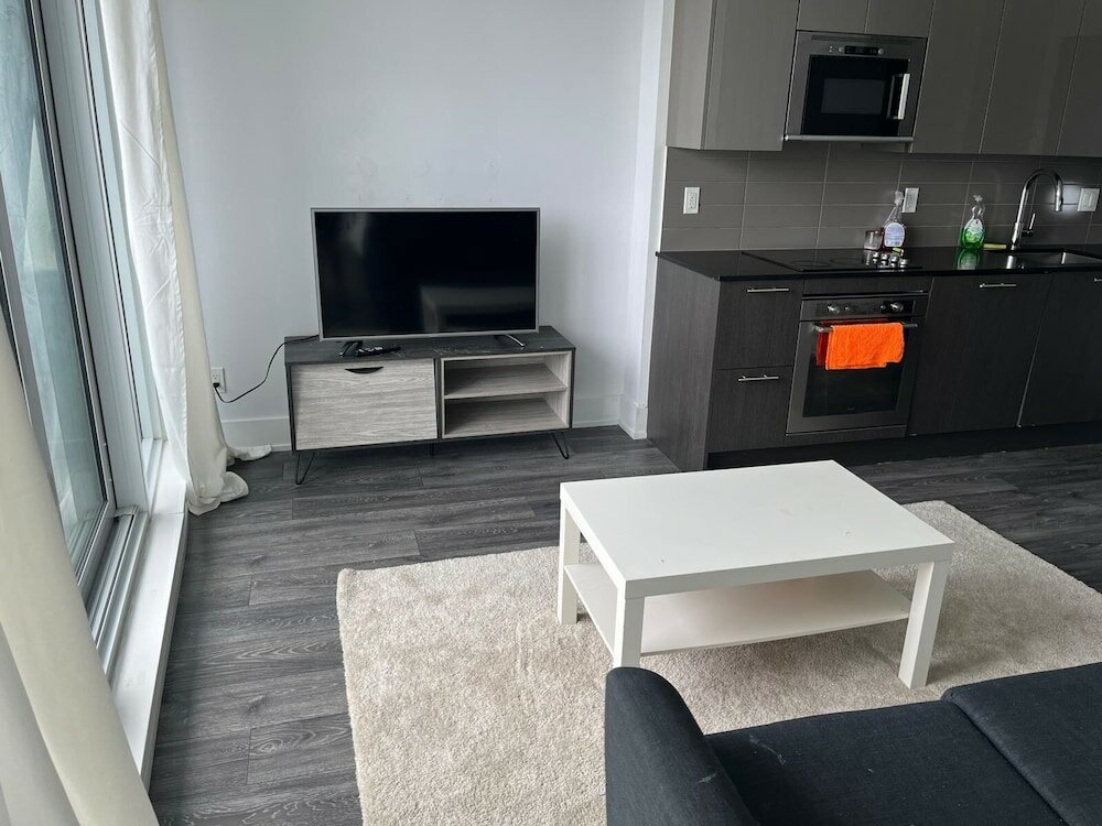 Фото Waterfront Yonge Apartments