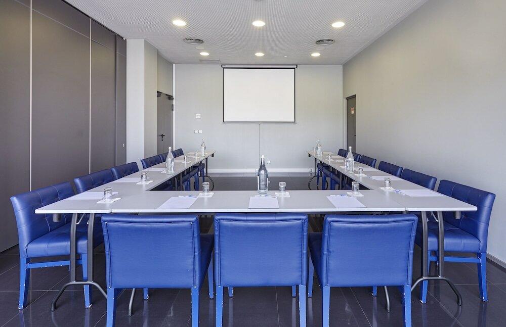 Фото Holiday Inn Express Lisbon Alfragide, an Ihg Hotel