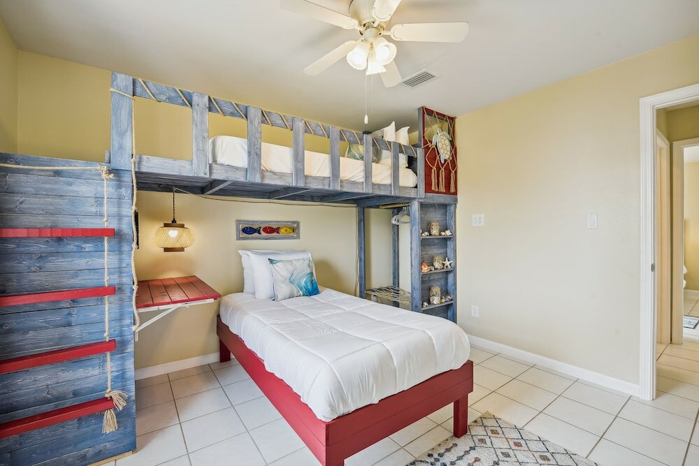 Фото Memory Float by Book That Condo