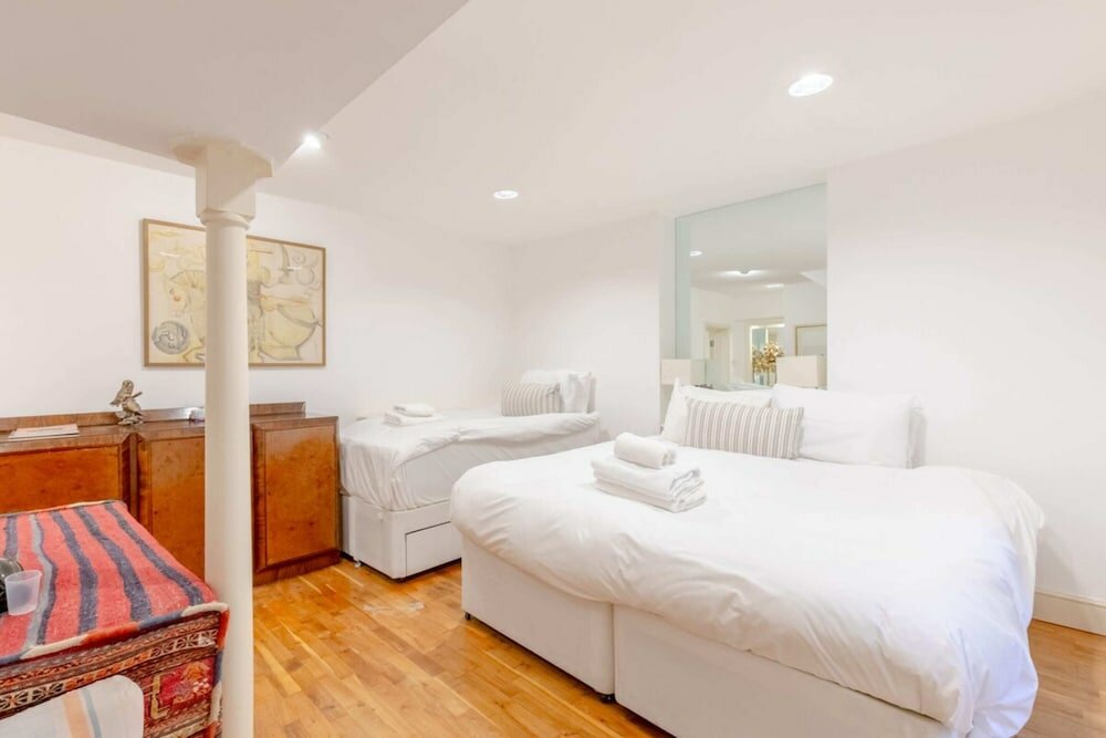 Фото Enchanting 1bd Flat With Garden, Knightsbridge!