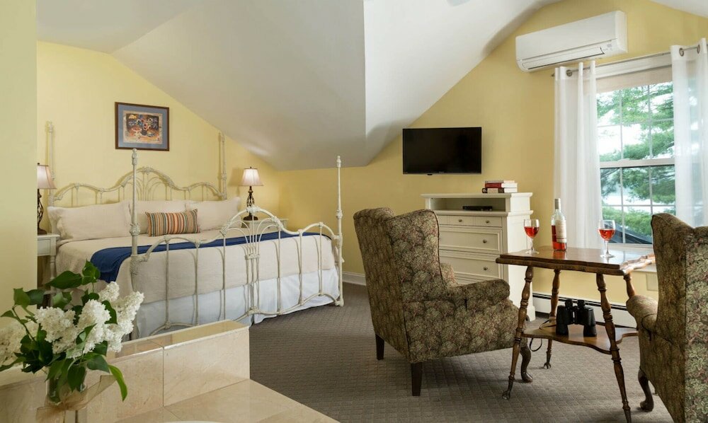 Фото Wolf Cove Inn