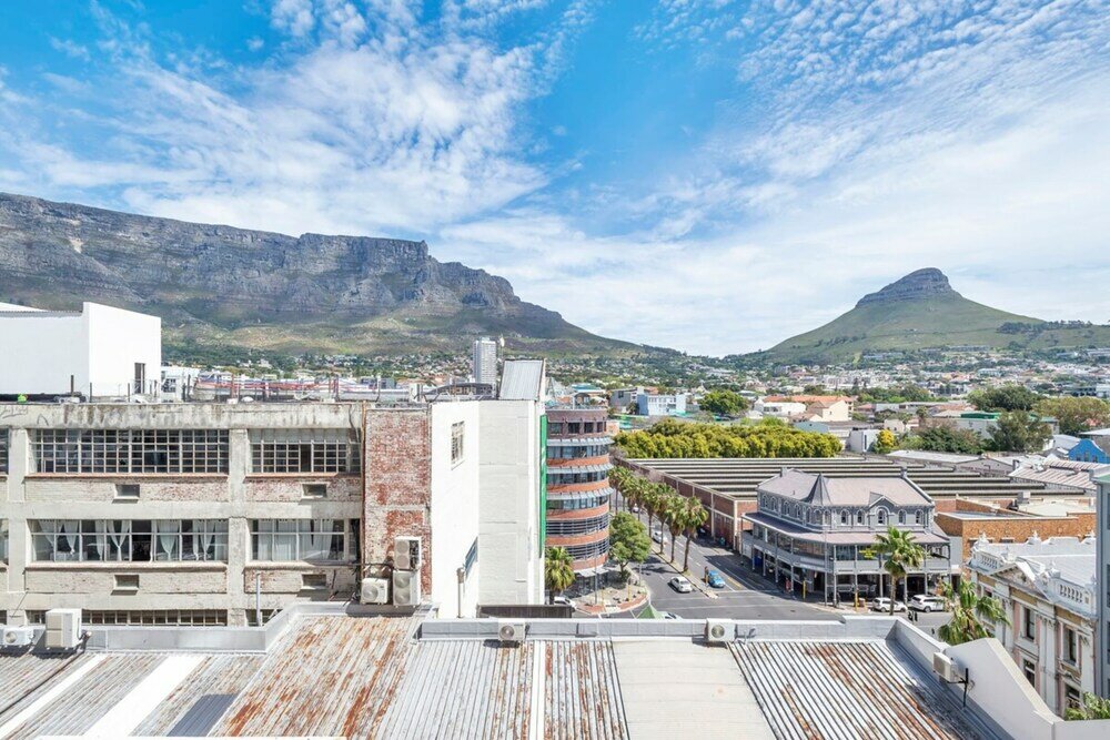 Фото Bright Studio Apartment w Stunning Roof-top Pool
