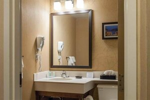 Гостиница Quality Hotel & Suites