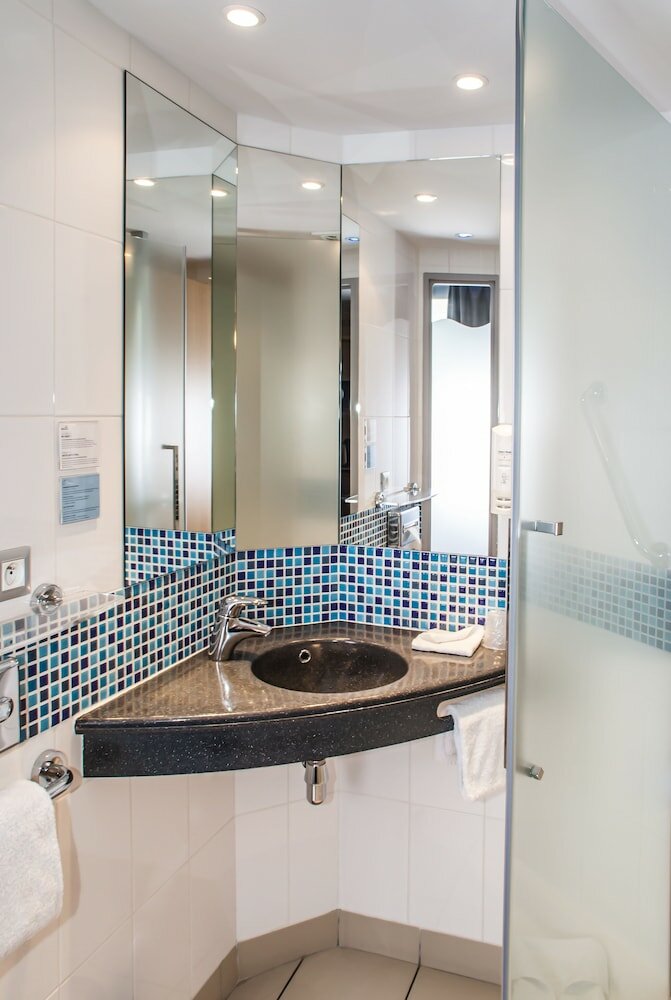 Фото Holiday Inn Express Toulouse Airport