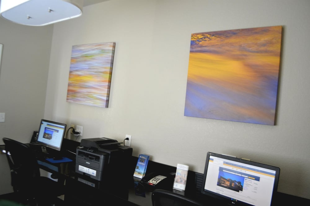 Фото Best Western Sherwood Inn & Suites