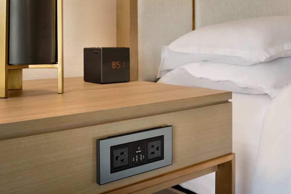 Фото Sheraton Madison Hotel