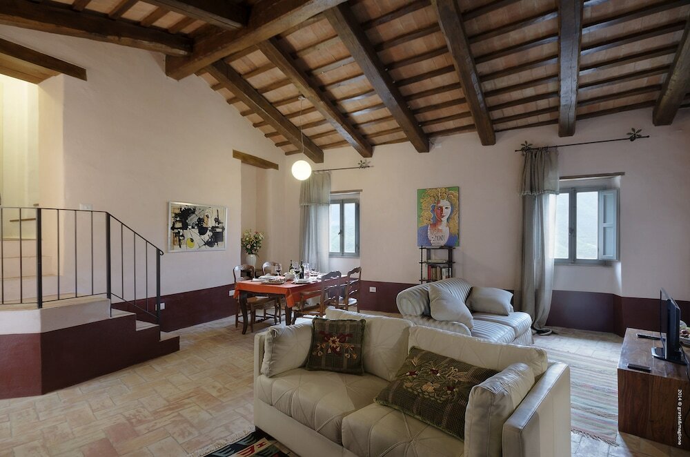 Фото Castello di Postignano Relais