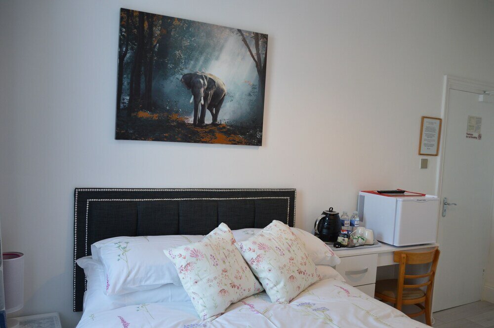 Фото Holly Lodge Guest House