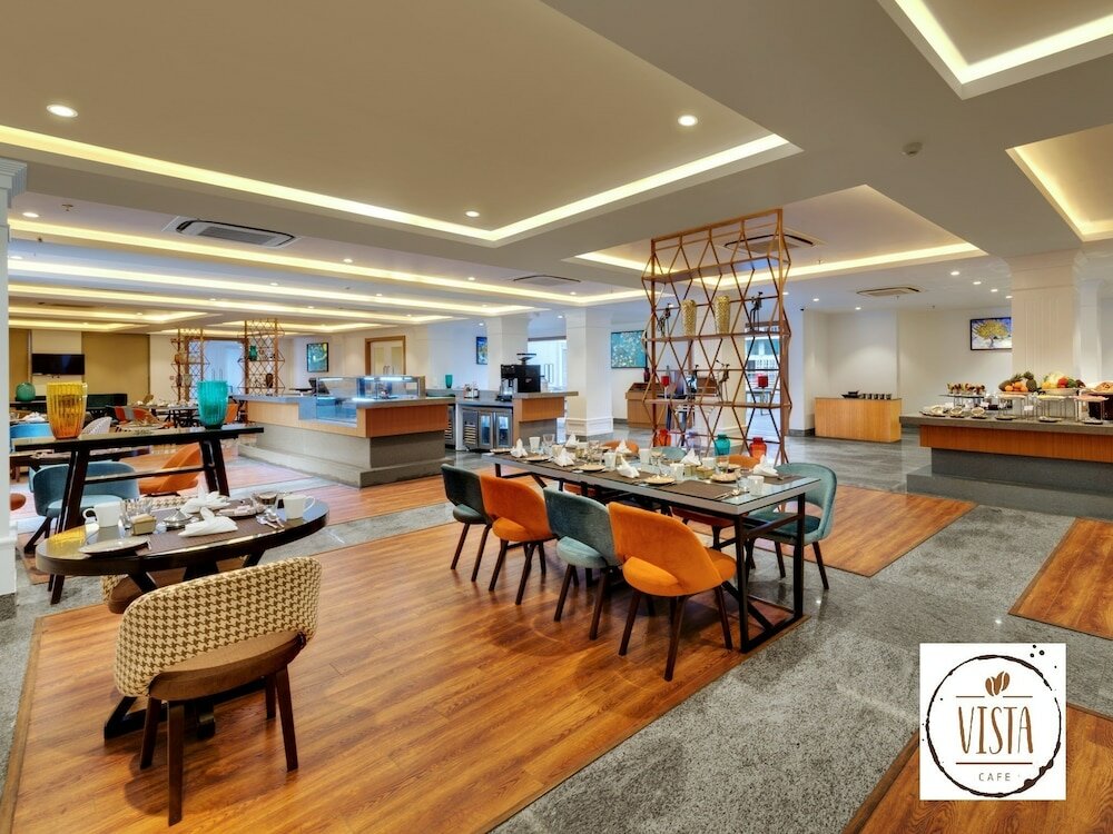 Фото Amanora The Fern Hotels & Club