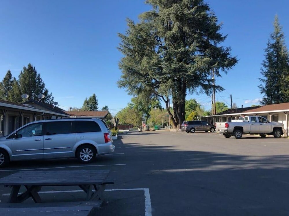 Фото Kelseyville Motel