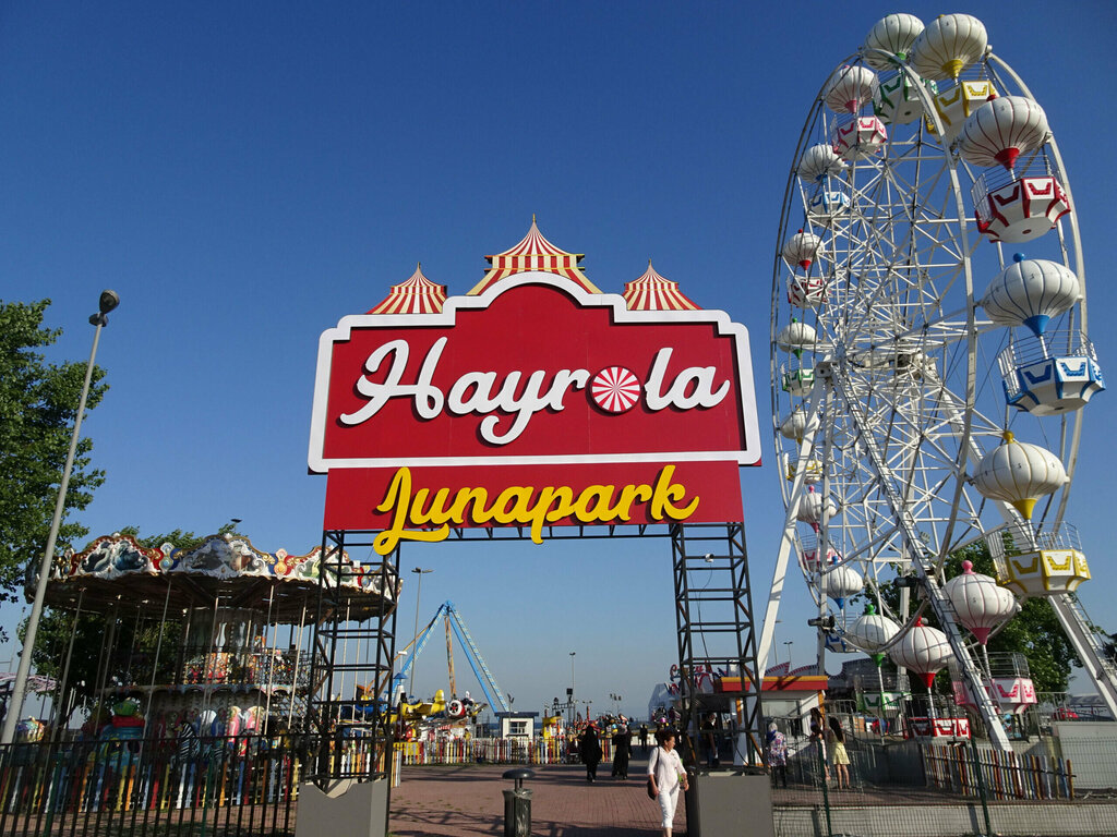 Amusement park Hayrola Lunapark, Istanbul, photo