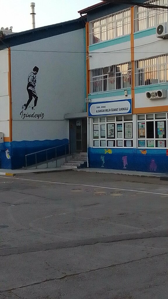 Primary school Alsancak Melih Ozakat Primary School, Izmir, photo