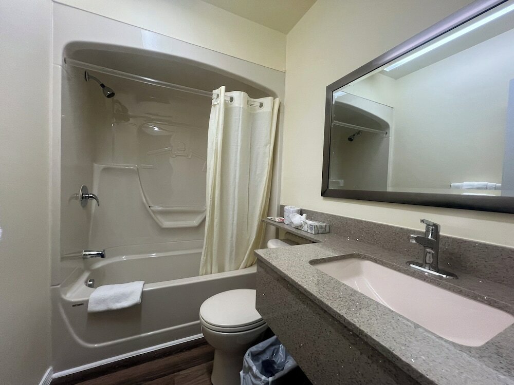 Фото Colonial House Motor Inn