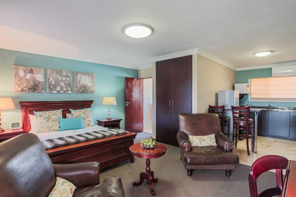 Фото Sunninghill Guest Lodge