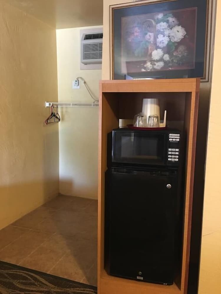 Фото Sky Ranch Inn