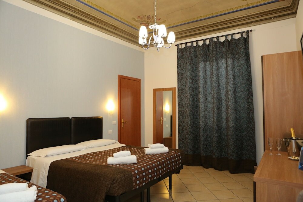 Фото Adelaide House