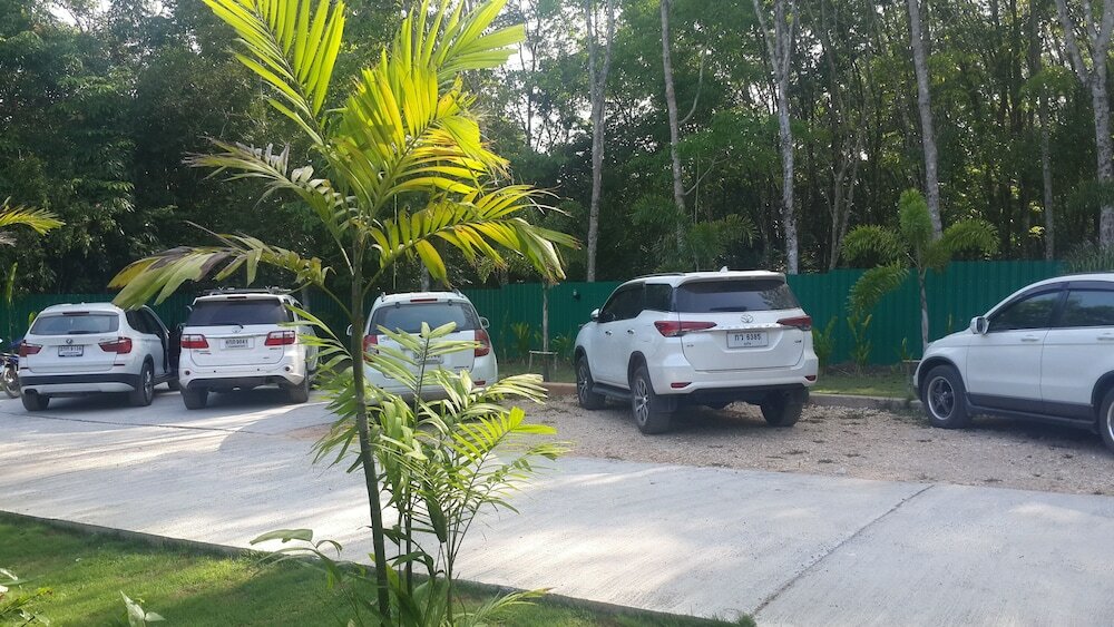 Фото Chomphu Resort