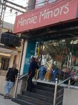 Minnie minor (Westwood Colony, 148), clothing store