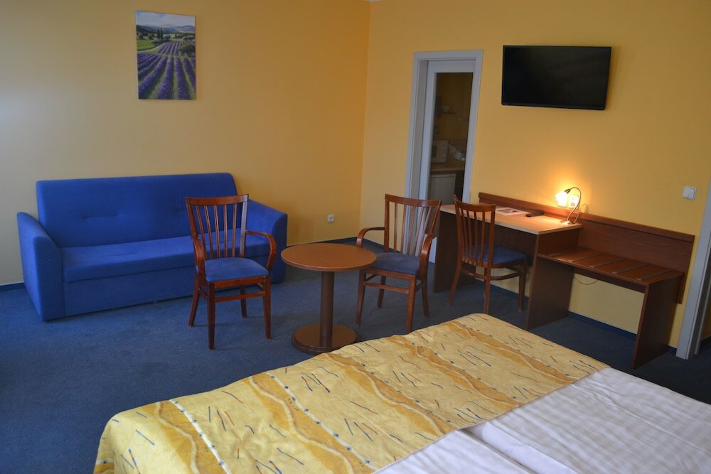 Фото Aparthotel Austria Suites