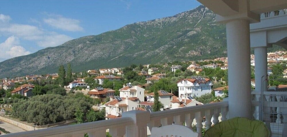 Фото Villa Th18 by JoyLettings